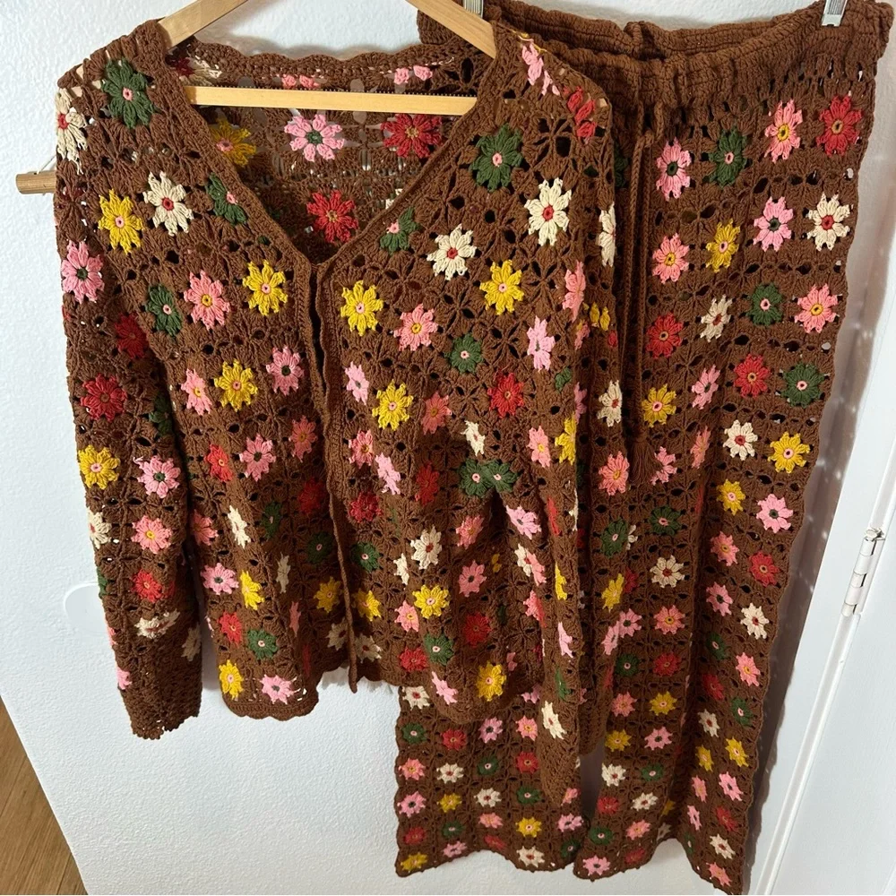 Vintage Brown Floral Crochet Sweater Set - Picture 3 of 16